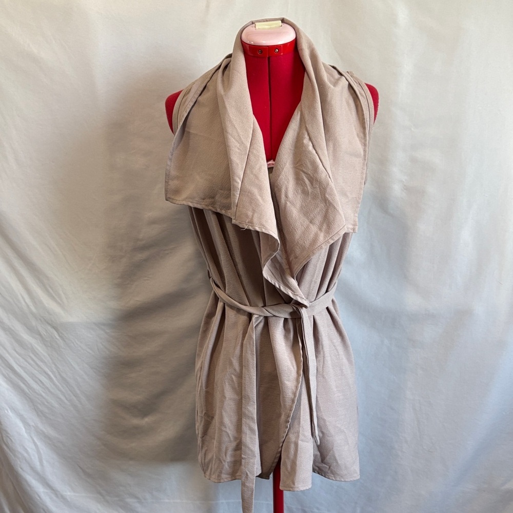 Streetwear Society Beige Draped Sleeveless Belted Vest